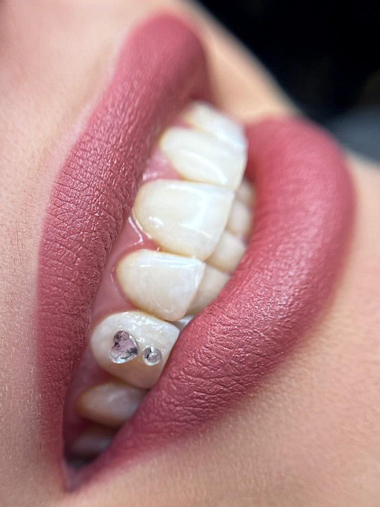 tandkristallen met design
tandjuweel design
tandversiering met figuur
tandkristal hartje
tandkristal sterretje
tandkristal design Overveen
tandkristal design Haarlem
unieke tandkristallen
gepersonaliseerde tandkristallen
tandkristal met symbool
tandkristal met kleur
tandkristal met goud design
tandkristal met zilverdesign
artistieke tandversiering
tandkristal in vorm van bloem
tandkristal smile design
luxe tandkristallen
tandjuweel met Swarovski design
fashionable tandkristalcreatieve tandversiering
glimlac