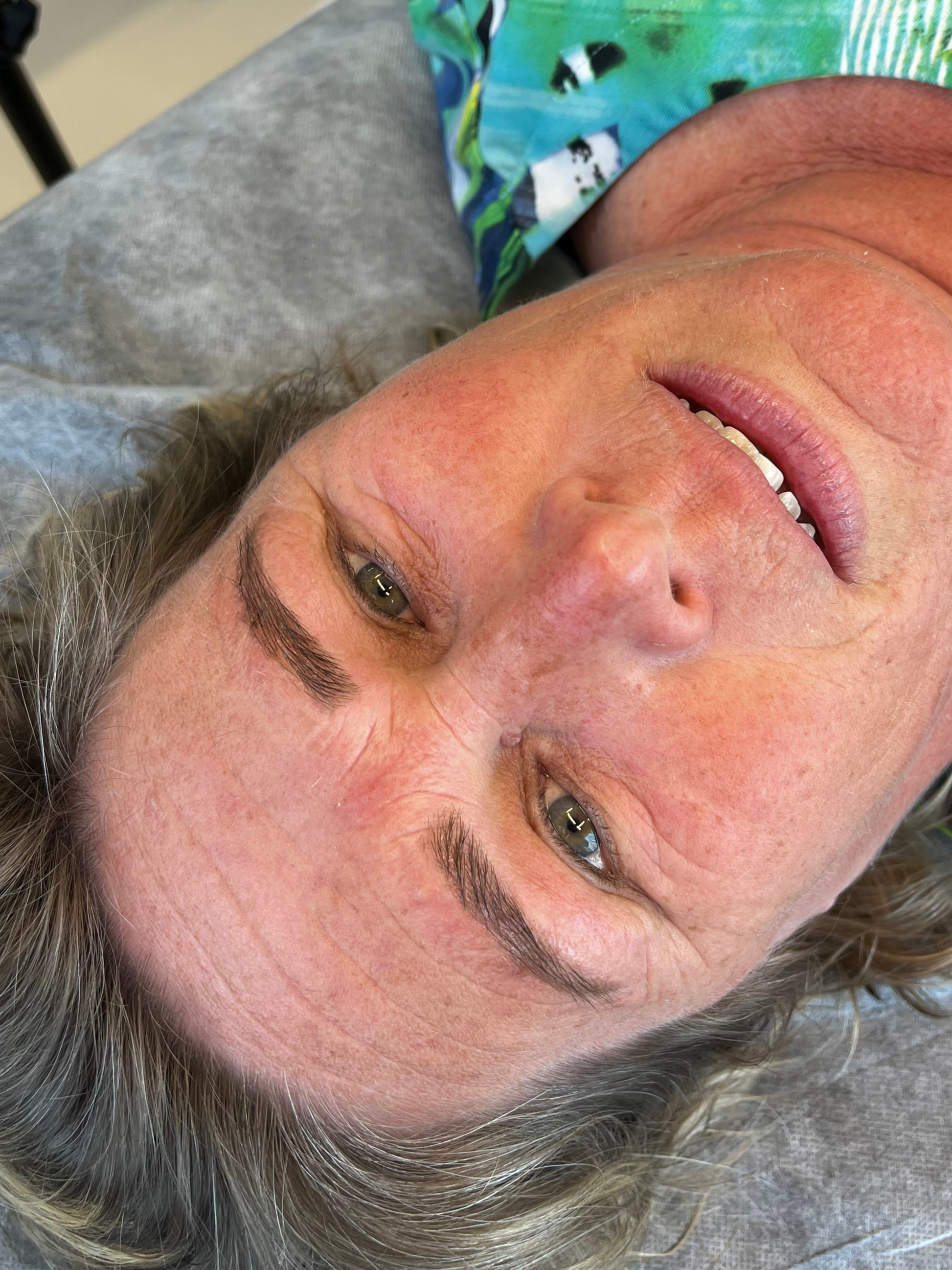 Wenkbrauwen verven en waxen snor waxen Overveen eyebrows painting wenkbrauwen epileren Haarlem noord-Holland Amsterdam Bloemendaal Velserbroek 